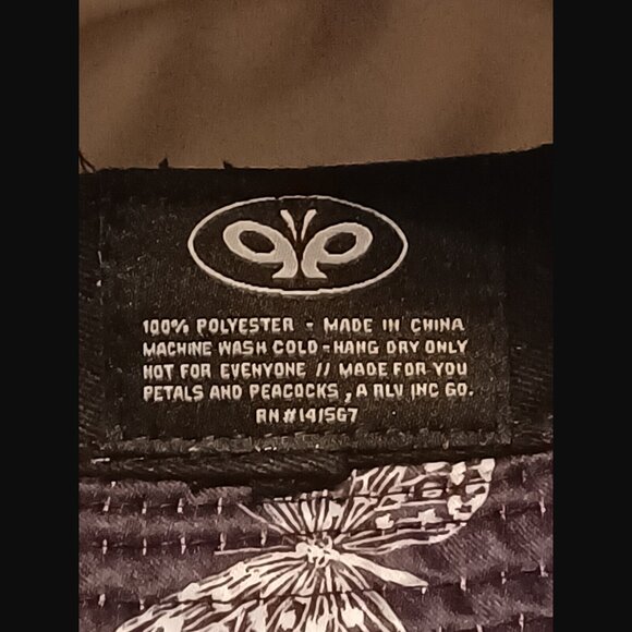 Petal and Peacocks Butterflies Black and White Bucket Hat NWT - Picture 10 of 10